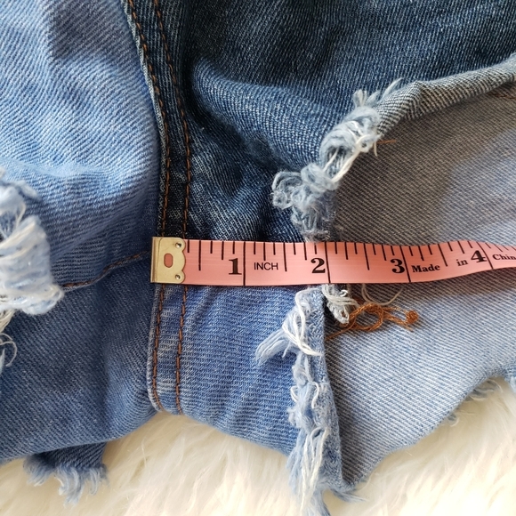 Cotton On The‎ Frayed Mid Rise Cheeky Shorts 8 - Picture 6 of 8